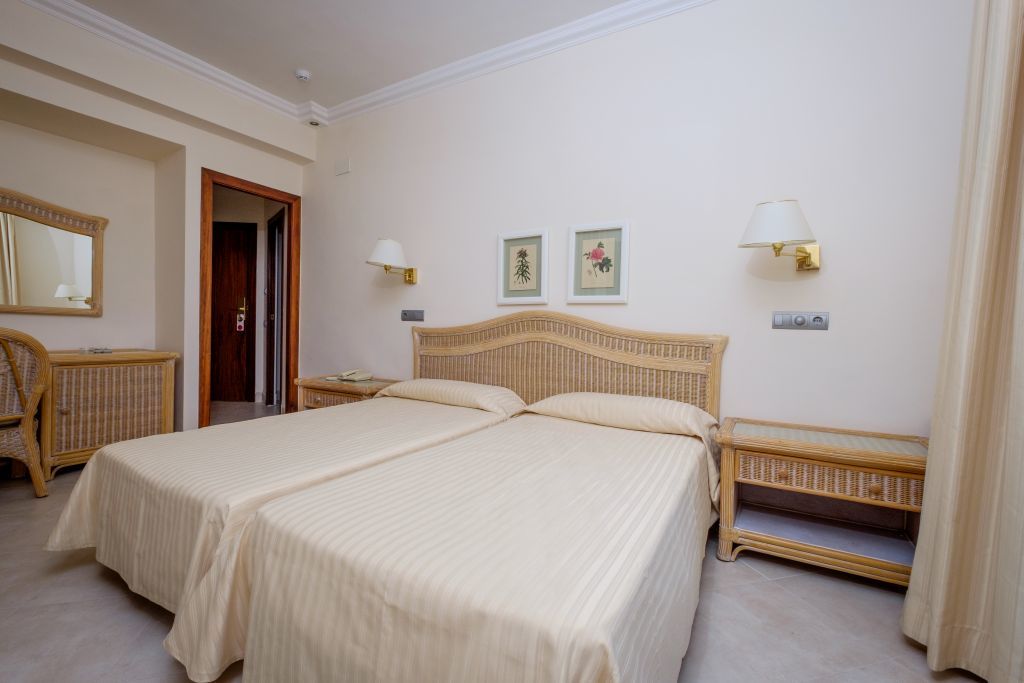 סאן פליו דה גיסולס Hotel Montjoi By Brava Hoteles מראה חיצוני תמונה